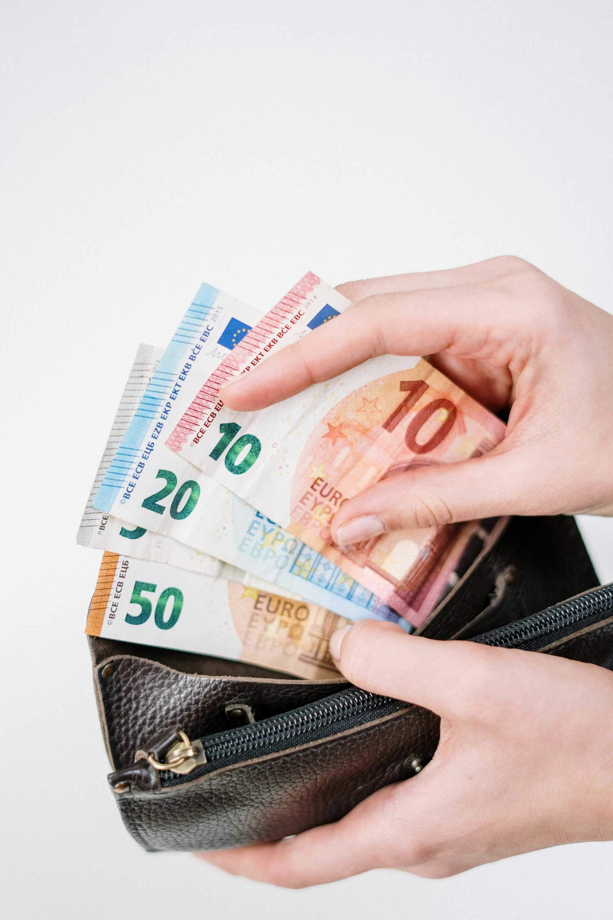 平准基金的运作机制是怎样的?平准基金对市场稳定有何作用?