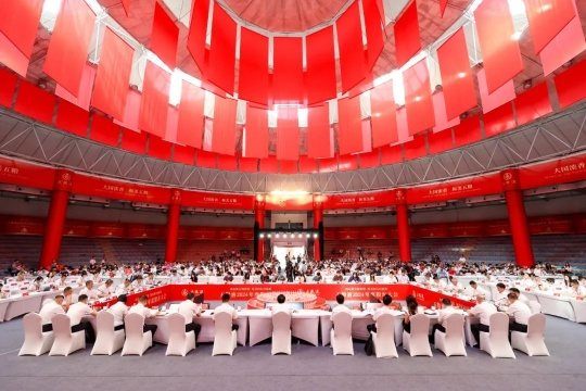 以变应变、变中求进，五粮液股东大会释放“深水区”突围信号